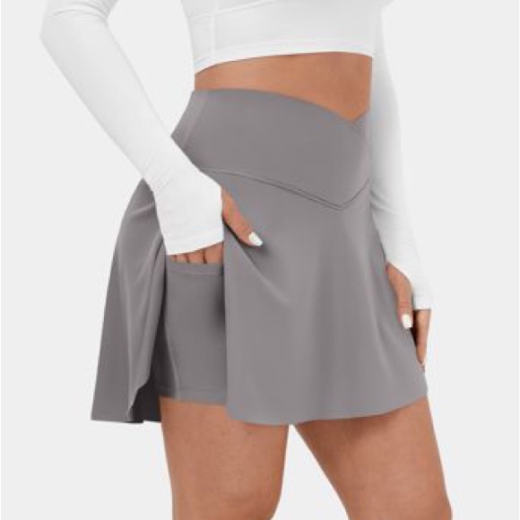 Halara skirt with built in shorts (size XL, 12-16) - Picture 3 of 3